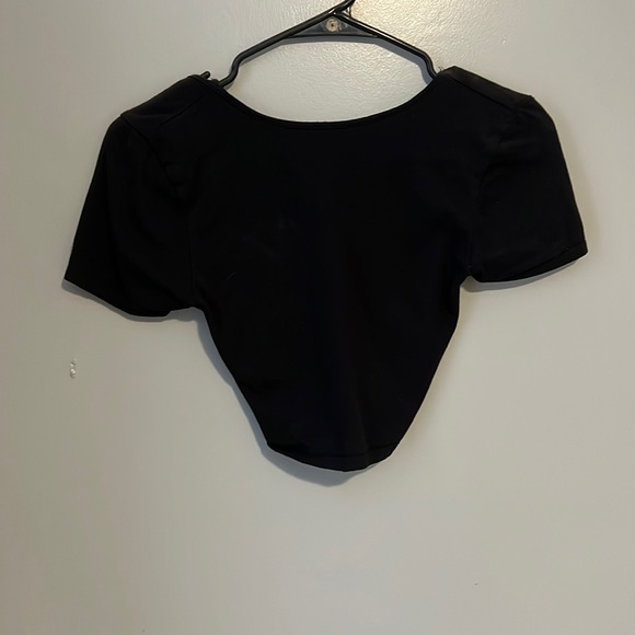 2 crop tops with open back - Picture 1 of 4